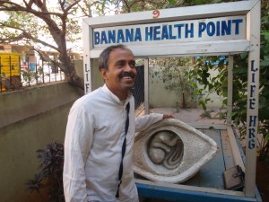Dr. Prakash and his original banana cart.